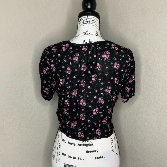 #71 EUC Urban Outfitters & Kimchi Blue Black Floral Button Down Blouse Size M - Picture 3 of 4